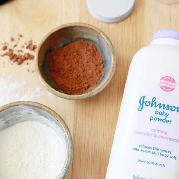 Explore safe alternatives to baby powder