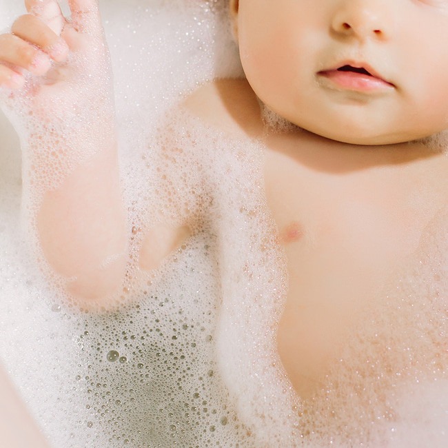 how to clean eyelids with baby shampoo